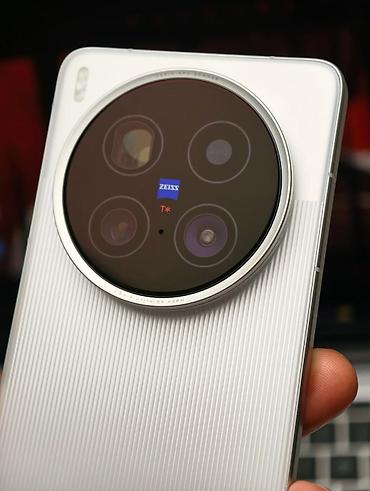 Vivo X200 Ultra, Б/у, 512 ГБ, цвет - Белый, 2 SIM