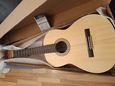 Saz: Akustik gitara, Yamaha