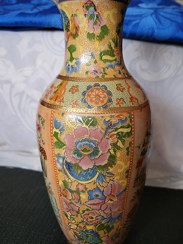 Umetnost i kolekcionarstvo: Kineska vaza,rucno reljefno oslikana iz 70ih godina. Porcelanska — 8