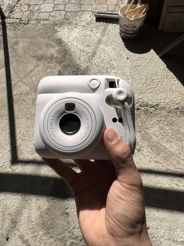 скупка фотопарат: Fujifilm Instax mini 12 — компактная камера моментальной печати