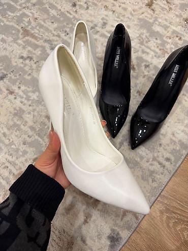 clarks обувь: Туфли, 39, Новый, цвет - Черный, Платная доставка — 1