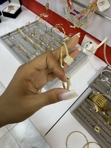 Bijuteriya dəstləri: Qadın bəzək aksesuarları – geniş seçim Məhsullar: - Qızılı tonlarda — 72