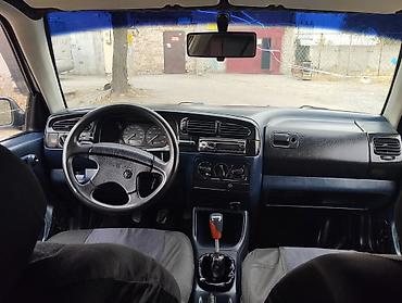 Volkswagen: Volkswagen Vento: 1993 г., 1.8 л, Механика, Бензин, Седан — 8