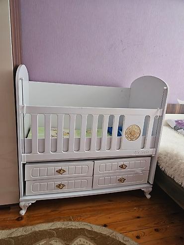 şişme doşek: Oğlan üçün, İşlənmiş, Dördbucaq, Beşik, Matras ilə, Yellənmə mexanizmsiz — 1