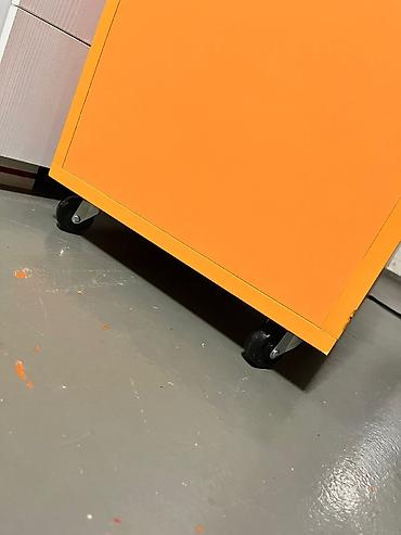 Digər mebel: Bufik yeni boyuk olcu icine ves yigmaq olur qapaqldi 
Təkərlid 55 azn — 3