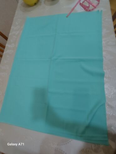 2ci əl xalcalar: Parca 45 ilindi .cox gozel materiali var .eni 140sm .uzunu 2 metr.40