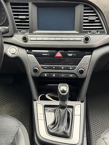Продажа авто: Hyundai Elantra: 2016 г., 2 л, Автомат, Бензин, Седан — 9