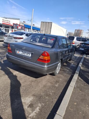Mercedes-Benz: Mercedes-Benz 220: 1995 г., 2 л, Автомат, Газ, Седан