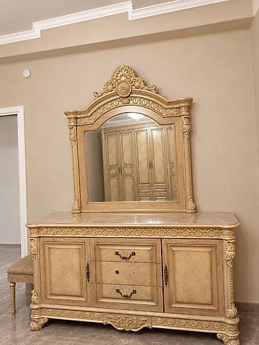 silver kitchen: Спальный гарнитур, Б/у, Двуспальная кровать, Шкаф, Комод, МДФ, Самовывоз, цвет - Бежевый — 1
