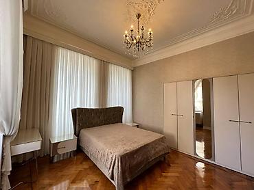 divan fabrikası: İcarəyə verilir 2 otaqlı köhnə tikili 80 m², Sahil m. Kateqoriya — 5