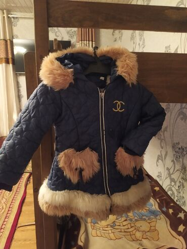 Детский мир: Продам зимнюю куртку на девочку 6-7лет