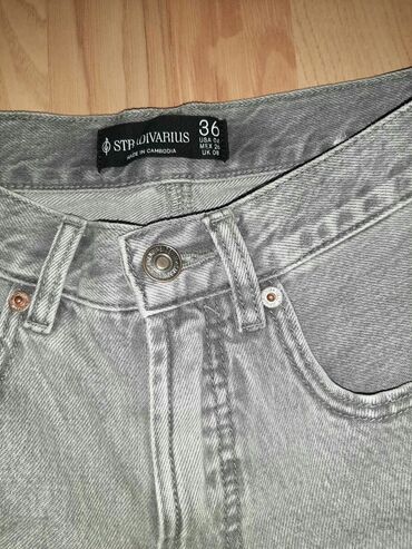 push up pantalone: STRADIVARIUS farke u odlicnom stanju. Kao nova.
Velicina 36