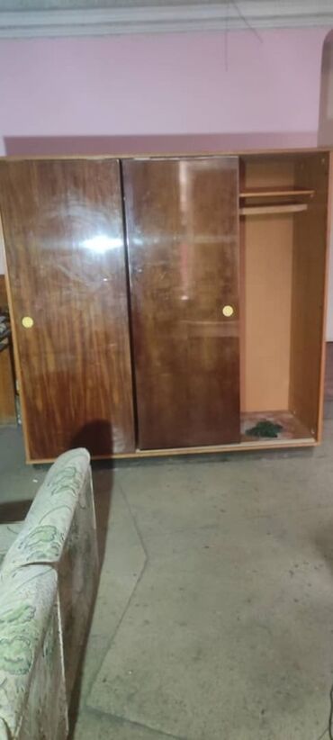 шкаф для посуды на кухню недорого: Шкаф-купе из массива/шпонированного дерева с тремя раздвижными