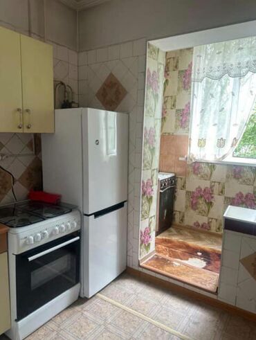 двухэтажный дом в бишкеке: 2 комнаты, 54 м², 106 серия, 2 этаж, Старый ремонт
