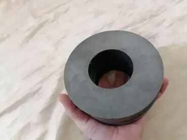 Ostali pribor i dodaci za alate: -Cena magneta je po komadu i u milimetrima . -Magneti kod mene su — 4