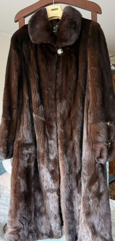 Шубы: Длинная норковая шуба натурального темно-каштанового цвета. - — 3