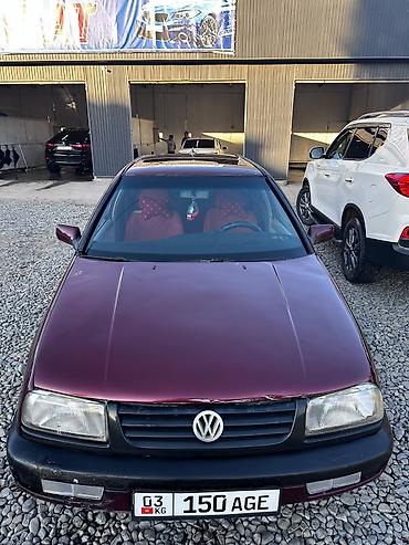 Volkswagen Vento: 1993 г., 1.8 л, Седан