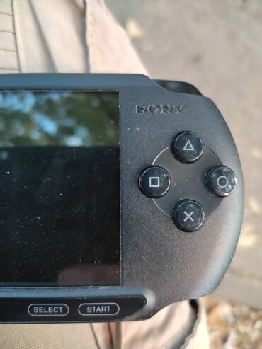 PSP (Sony PlayStation Portable): ČIPOVAN SONY PSP® je prenosna konzola za igranje koja nudi širok — 6