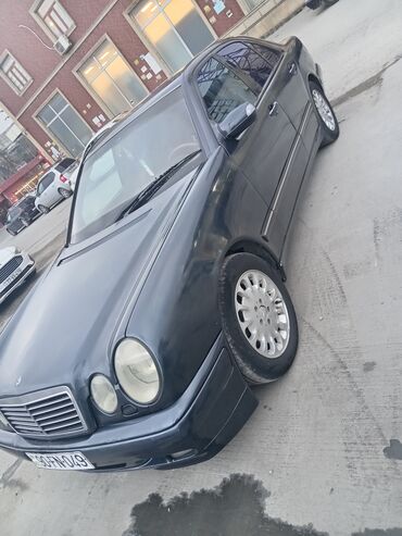 Mercedes-Benz: Mercedes-Benz E-Class: 2.2 l | 1999 il Sedan — 9