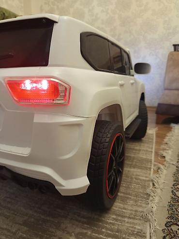 Uşaq üçün elektrik maşınları: Uşaq elektrik avtomobili – SUV tipli model - Korpusu ağ rəngdə, geniş — 4