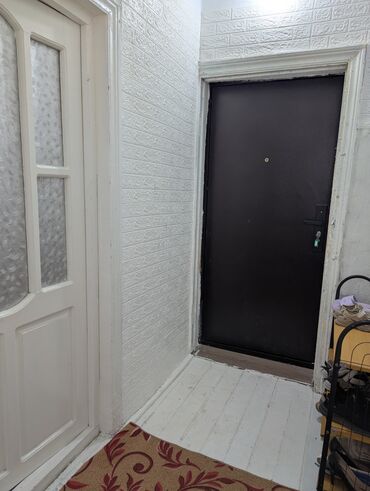 2 комнатная квартира 106 серия: 1 бөлмө, 32 кв. м, Малосемейка, 1 кабат, Эски ремонт