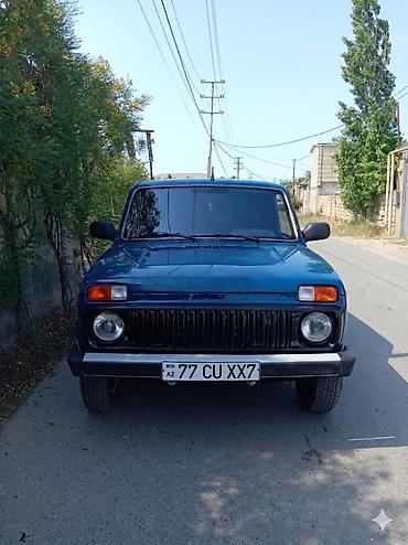 reduktur: Lada Niva (VAZ 2121) – mavi rəngli, 3 qapılı off-road SUV — 5