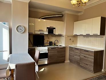 сдаю кв 10мкр: 🏠 Сдаётся просторная квартира в 10-м микрорайоне! 📞 Контактный номер — 4