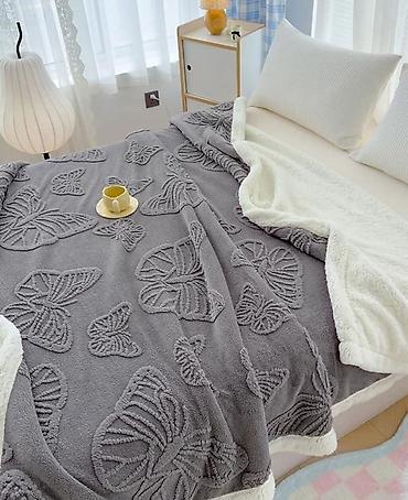 Ćebad i pokrivači: Reljefna krznena ćebad
Dimenzije-200*230
Cena 3700 din — 1