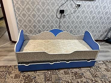 bunk bed: Детская односпальная кровать с бортиками и выдвижными ящиками — 3