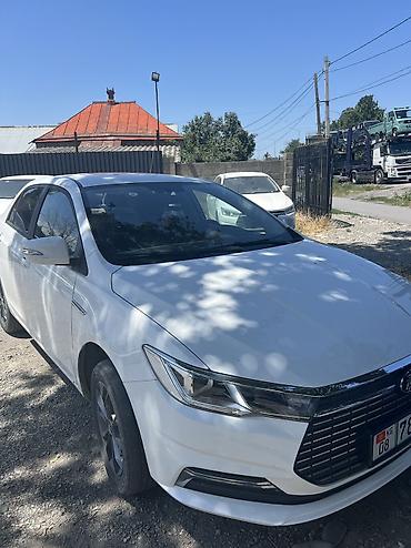 range over: BYD Qin: 2023 г., Робот, Седан — 2