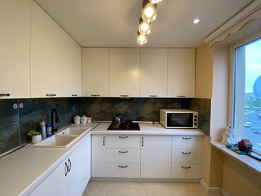 Uzunmüddətli kirayə mənzillər: Kirayə verilir: Bakı şəhərinin mərkəzində, dəniz mənzərəli, tam təchiz — 17