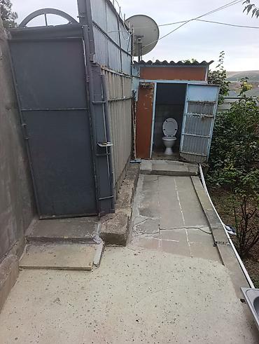 sumqayitda ev: Şamaxı Rayonuda şeherin merkezinde 6 sot torpaqın içinde 2 mertebeli — 6