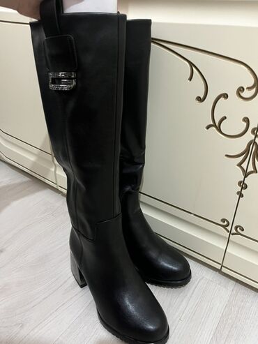 сапошка женские: Высокие женские сапоги, черные. Размер: 35 подойдет на 36 тоже Ни