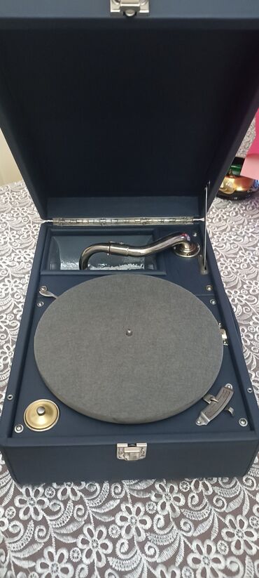 Qrammofon və patefonlar: Retro üslubda çox nadir göy rəngli "LENİNQRAD" patifonu. Üzərində val -da lalafo.az — 7 Qrammofon və patefonlar: Retro üslubda çox nadir göy rəngli "LENİNQRAD" patifonu. Üzərində val — 7