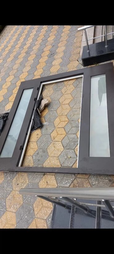 Giriş qapıları: Məhsul: Dəmir giriş qapısı və metal qutu (kasa) komplekti Təsvir: - — 6