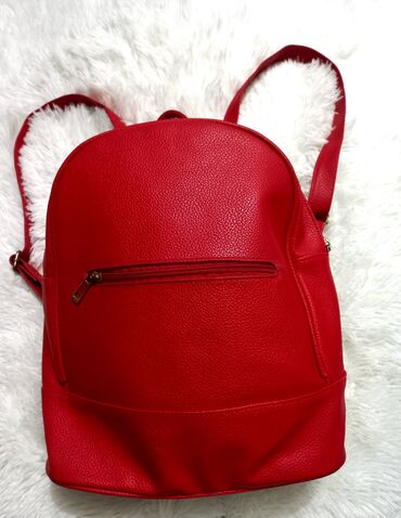 avon crvena torba: TEERANOVA CRVENI RANAC 
Kao nov,nosen par puta. srednje velicine