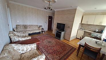 Kirayə mənzillər: Gəncə şəhəri Heydər Əliyev pr. Maksi marketə yaxın bina evi 2 otaqlı — 3