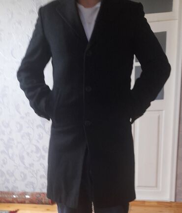 Paltolar: Palto satılır.Cristobal Türkiyənindi. Az istifadə olunub. Səliqəlidir — 7