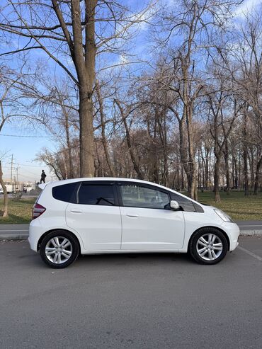 Honda: Honda Fit: 2009 г., 1.4 л, Робот, Бензин, Хэтчбэк — 4