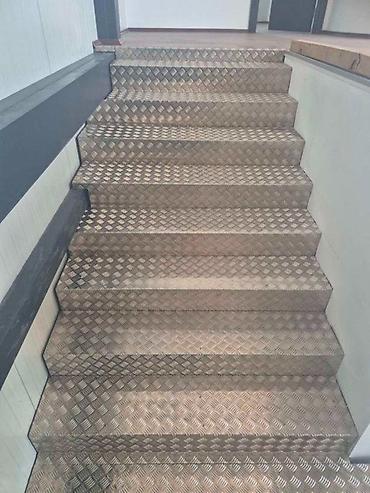 rent: Izdaje se hala u Industriskoj zoni Jovanovac, površine 650 kvm na 68 — 6