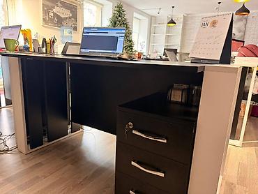 Ofis masaları: İşlənmiş, Müdir üçün, Dördbucaq masa — 2