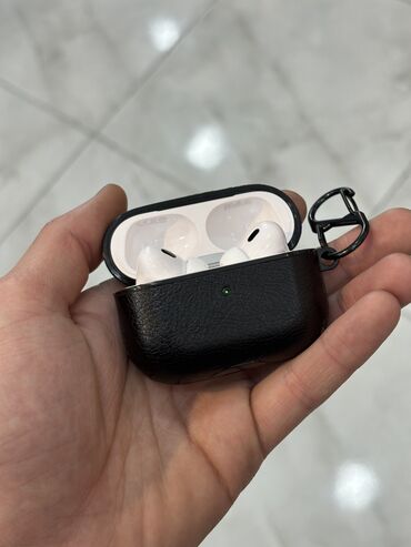 apple qulaqliq: Air Pods Pro 2 Satılır yenidir, hədiyyə olunub deyə ehtiyyacım yoxdur