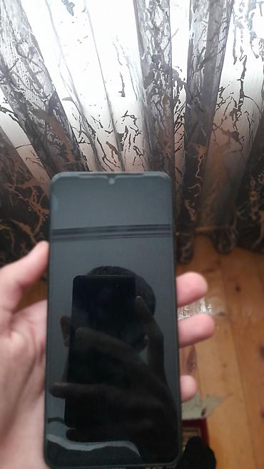 islemis soyuducu: Smartfon – damcı şəklində ön kamera çıxıntısı olan tam ekranlı model — 3