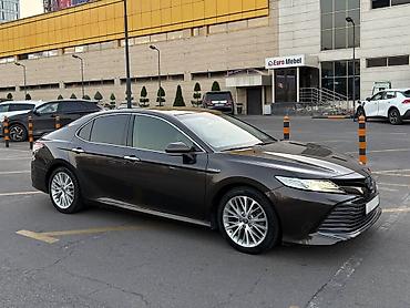 corolla 2016: Toyota Camry: 2018 г., Гибрид, Седан — 5