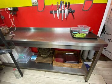 Mağazalar: Nərimanov metrosunun yaxınlığında yerləşən ümumi sahəsi 20 kv,m — 16