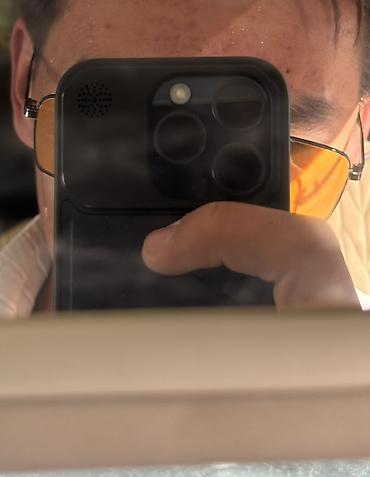 iphone 12 pro maz: IPhone 15 Pro, Б/у, 256 ГБ, Blue Titanium, Наушники, Зарядное устройство, Защитное стекло, 81 % — 5