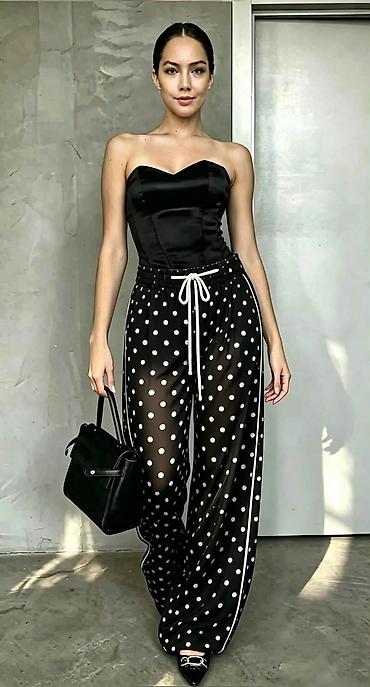 Pantalone
Cena 2600
Uni vel.
V20 na lalafo.rs Pantalone
Cena 2600
Uni vel.
V20