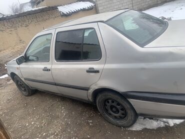 Volkswagen: Volkswagen Vento: 1992 г., 1.8 л, Механика, Бензин, Седан