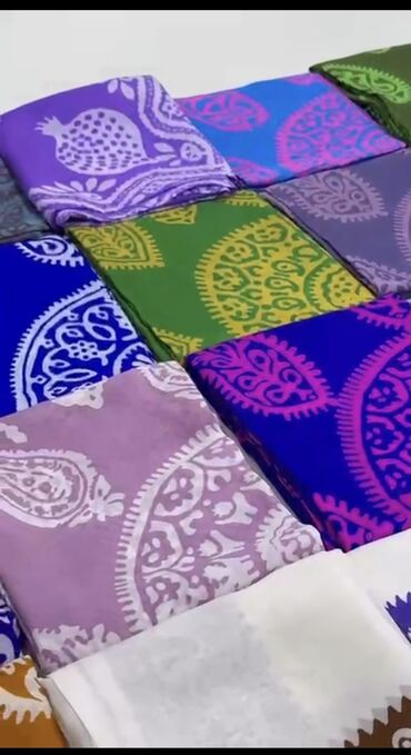 Çantalar: Kəlağayı təmiz ipək Baskal.90 AZN.turk malı 55 azn.qutularimiz var.5 — 25