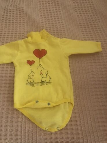 Dəstlər: Körpə geyim dəsti - 3 ədəd qalın, ayaqlı tulum: - Açıq mavi rəngdə — 45